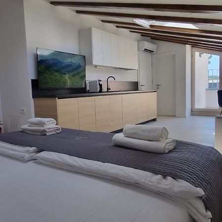 Dea Del Mar Apartments Изола Экстерьер фото