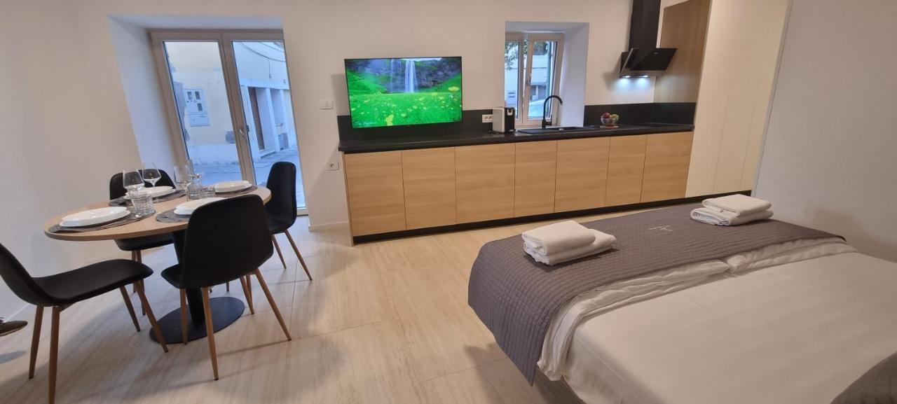 Dea Del Mar Apartments Изола Экстерьер фото