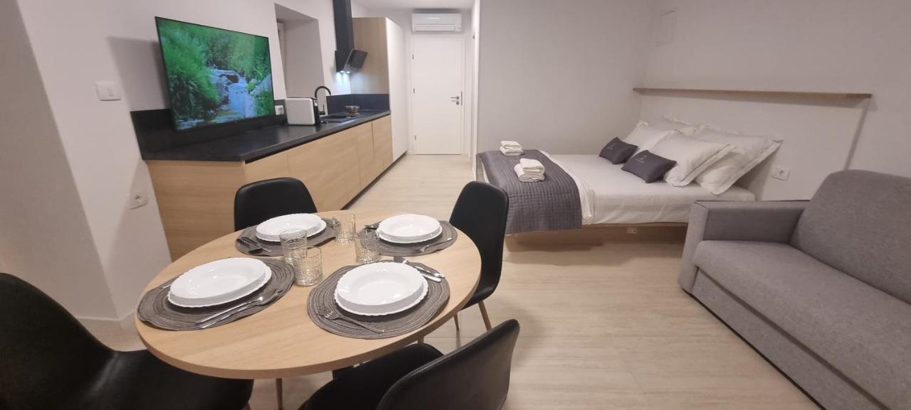 Dea Del Mar Apartments Изола Экстерьер фото