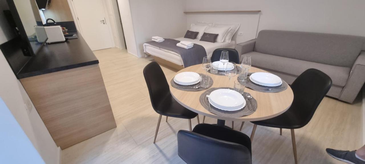 Dea Del Mar Apartments Изола Экстерьер фото