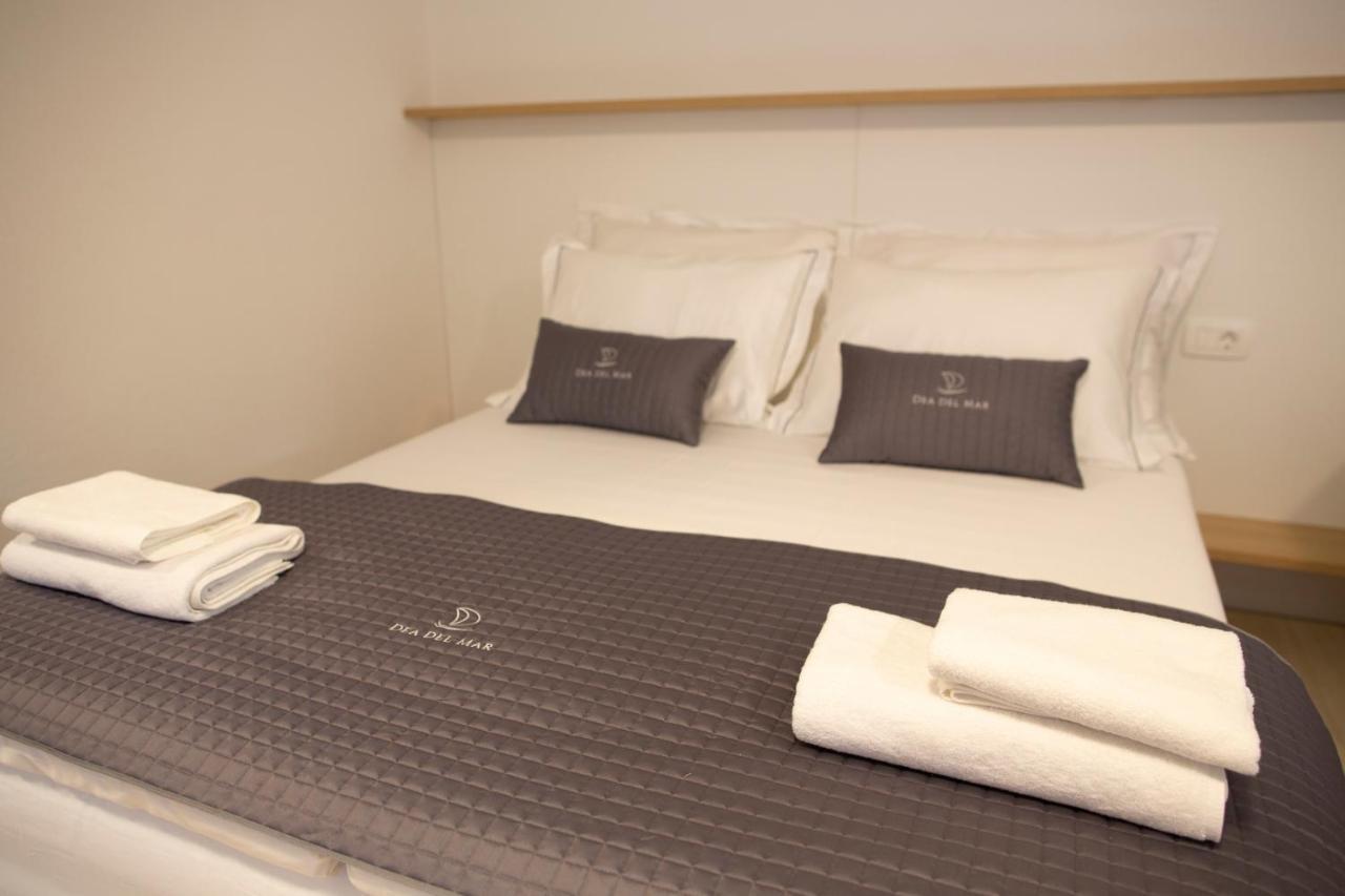 Dea Del Mar Apartments Изола Экстерьер фото