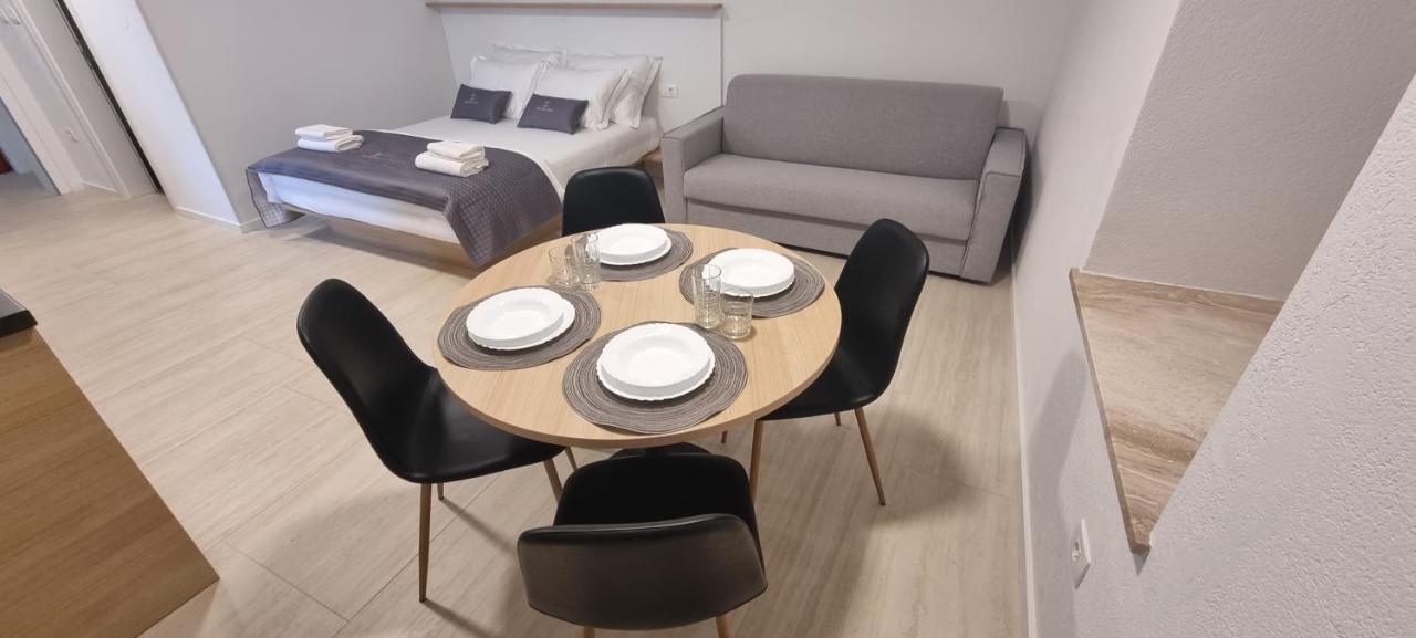 Dea Del Mar Apartments Изола Экстерьер фото