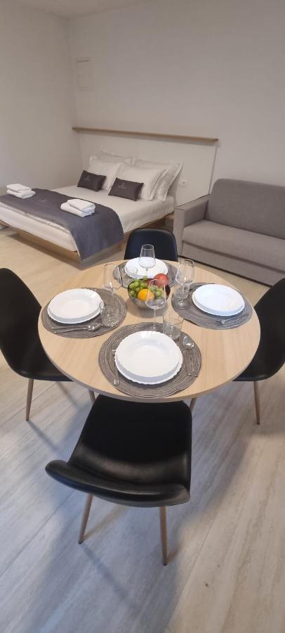 Dea Del Mar Apartments Изола Экстерьер фото