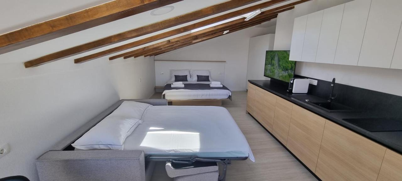 Dea Del Mar Apartments Изола Экстерьер фото