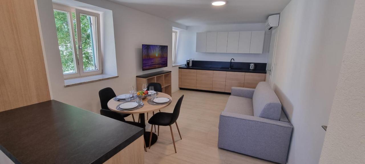 Dea Del Mar Apartments Изола Экстерьер фото