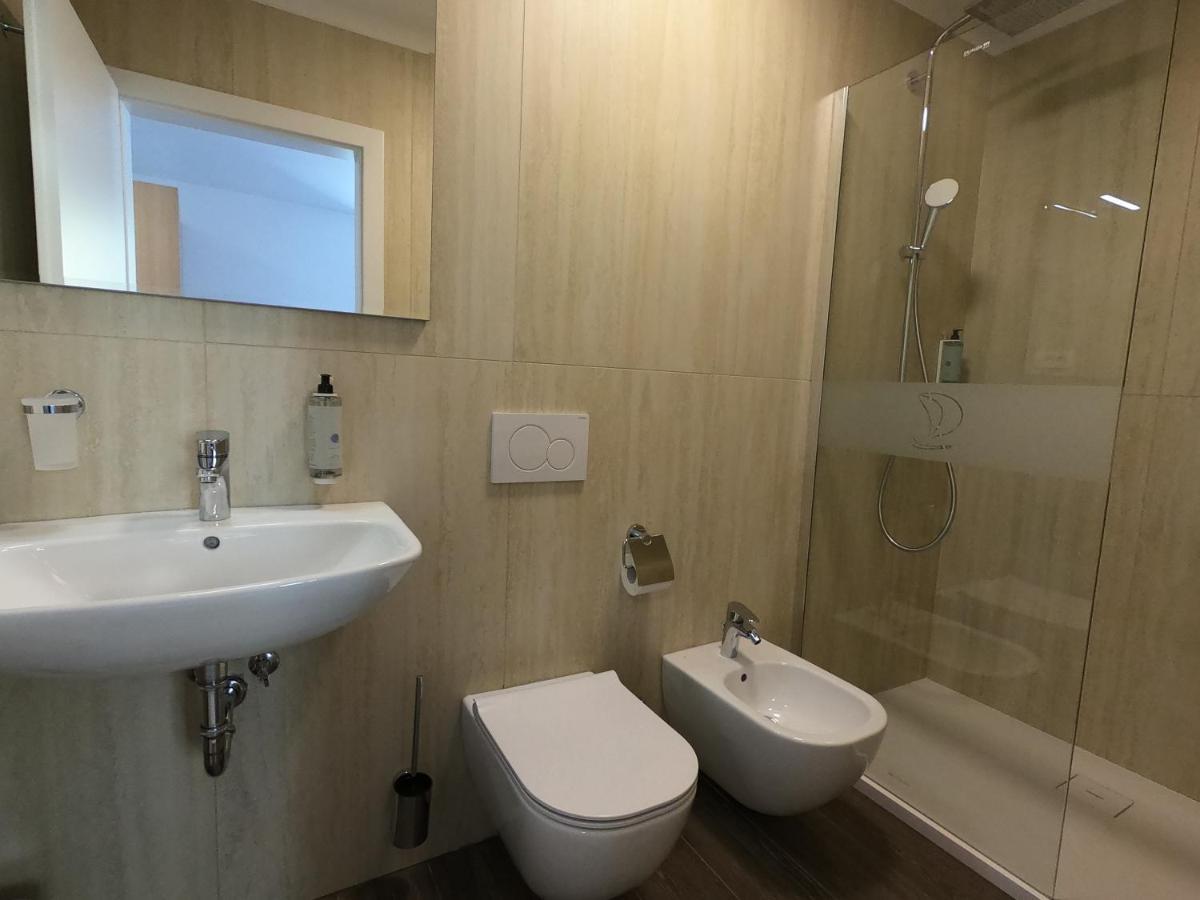 Dea Del Mar Apartments Изола Экстерьер фото