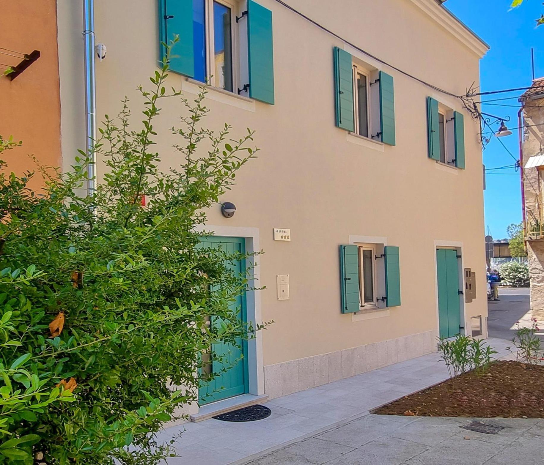 Dea Del Mar Apartments Изола Экстерьер фото