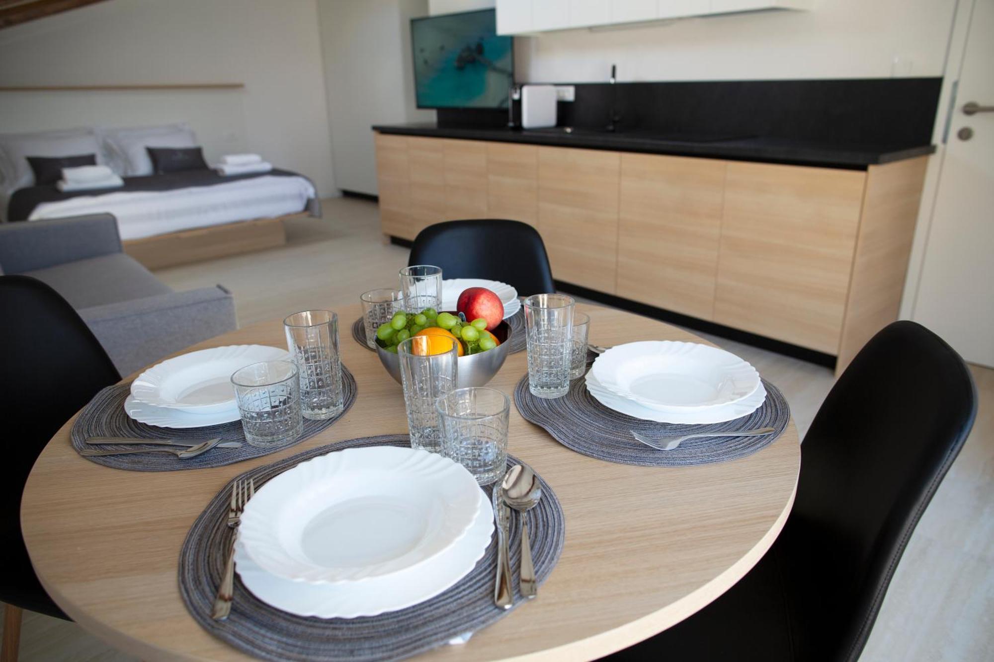Dea Del Mar Apartments Изола Экстерьер фото
