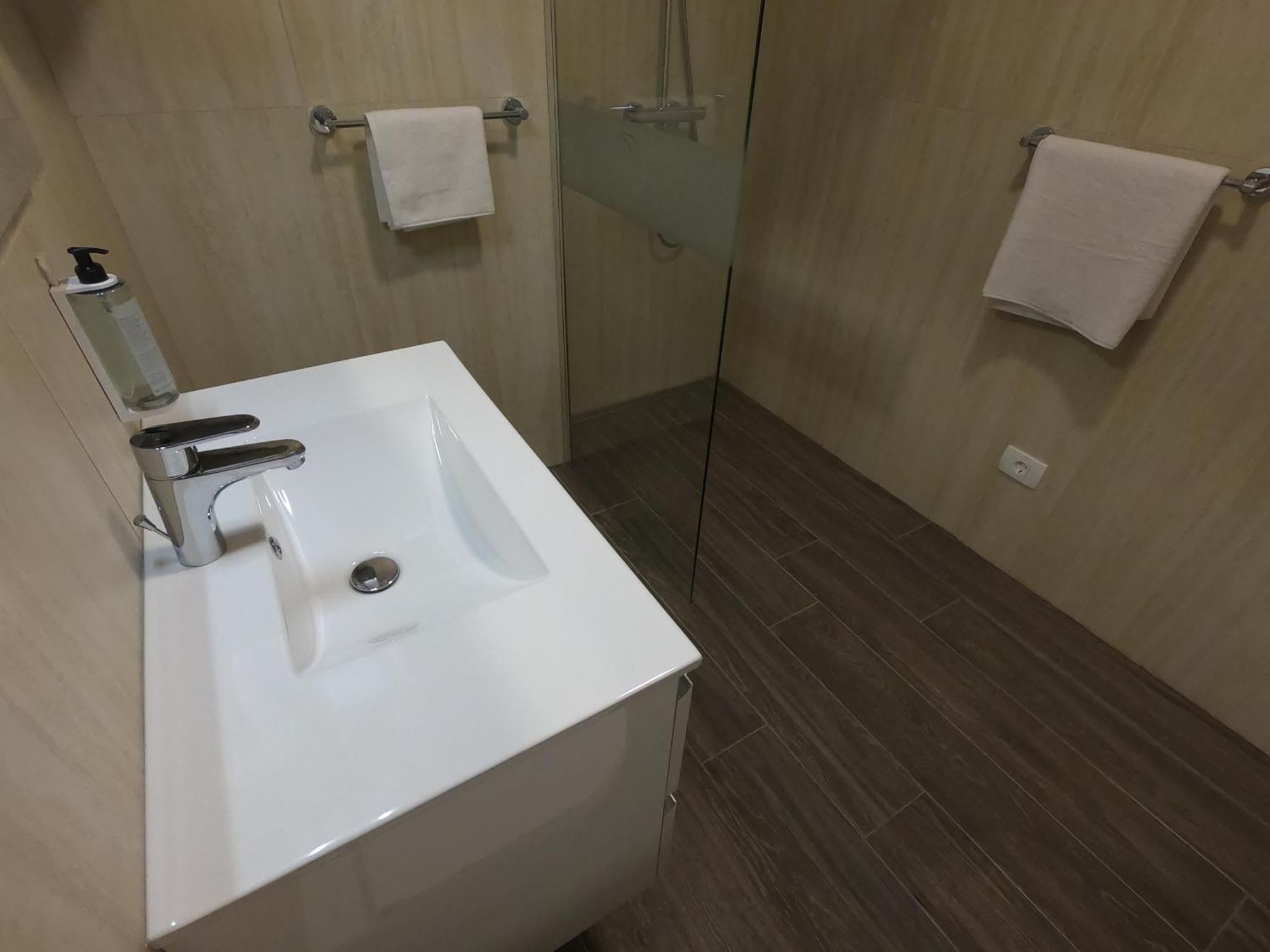 Dea Del Mar Apartments Изола Экстерьер фото