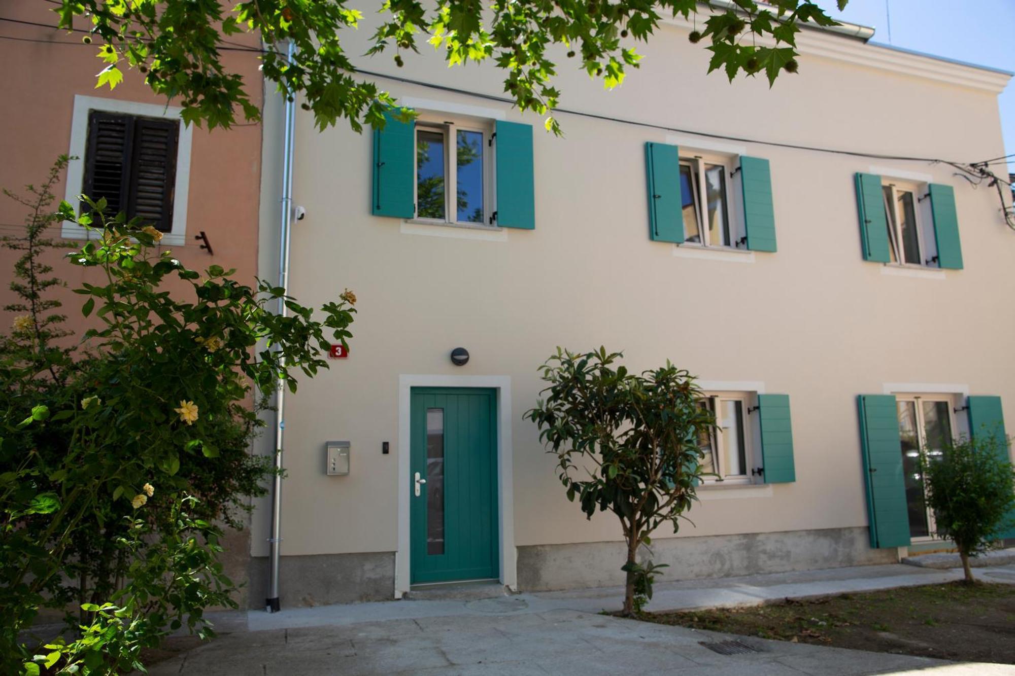 Dea Del Mar Apartments Изола Экстерьер фото