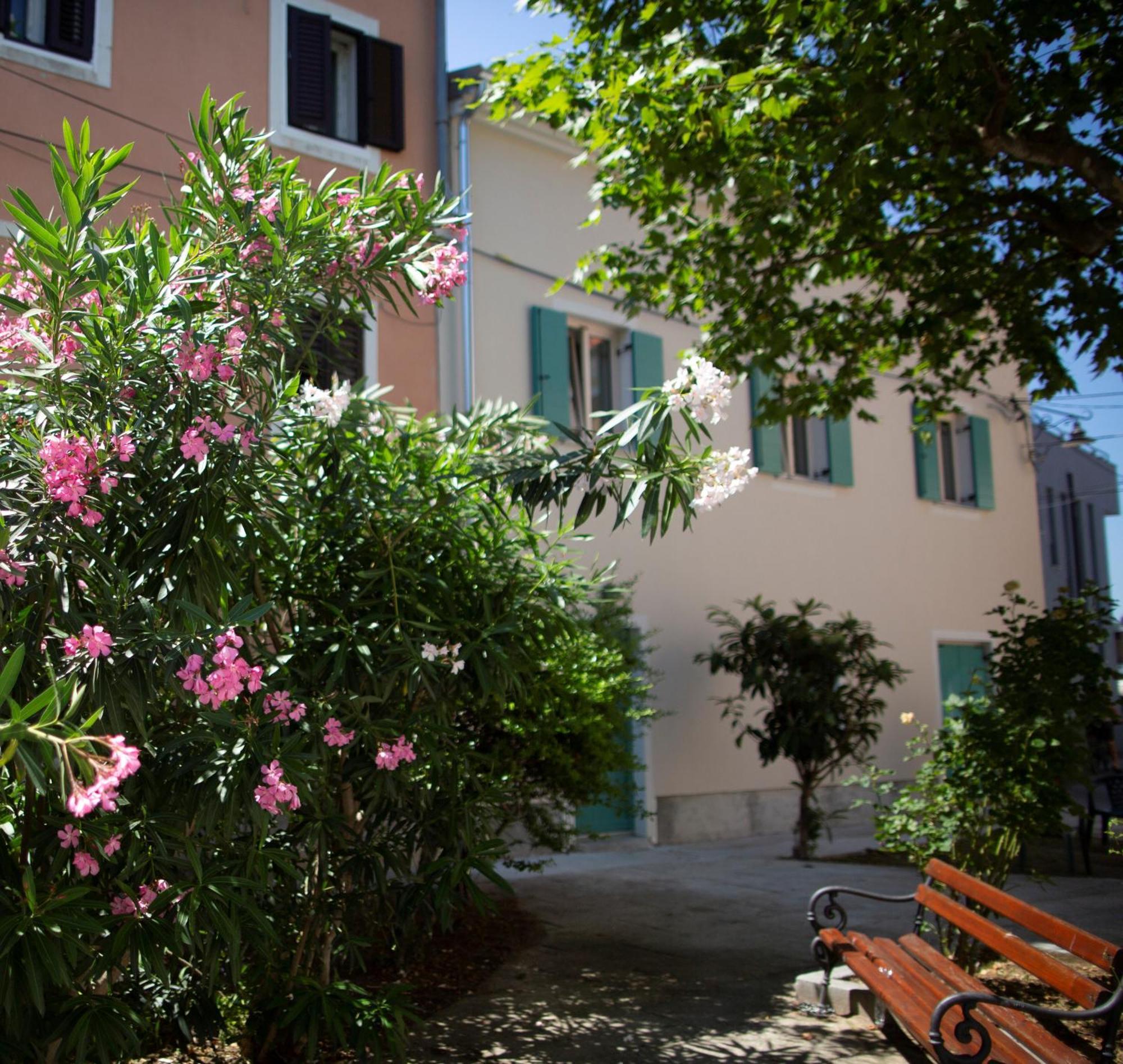 Dea Del Mar Apartments Изола Экстерьер фото